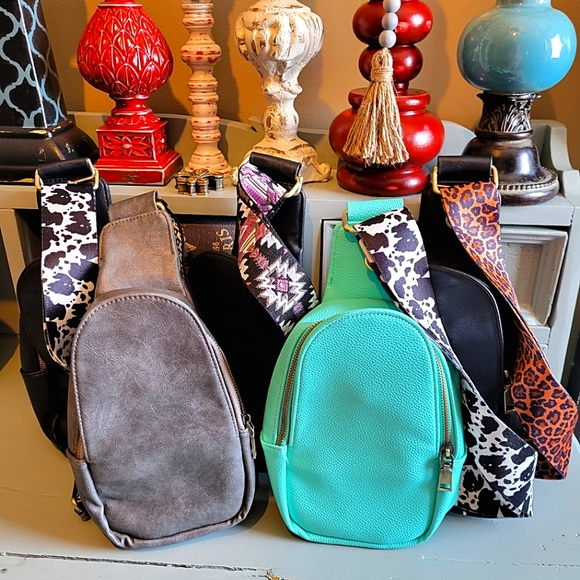 TURQUOISE GUITAR STRAP SLING BAG - Picture 10 of 10